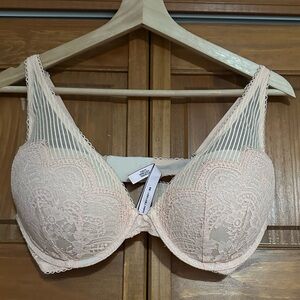 Victoria's Secret Blush Lace Underwire Bra